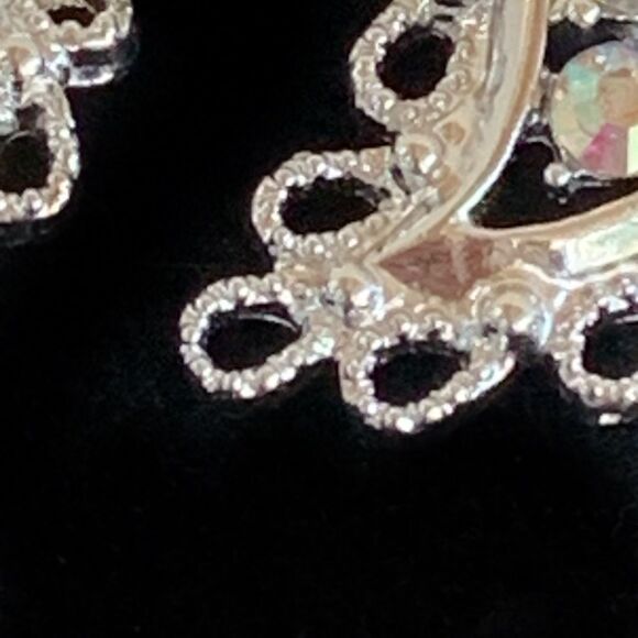 Emmons vintage ab rhinestone filagree leaf earrings and  matching pin set mint - Picture 13 of 16